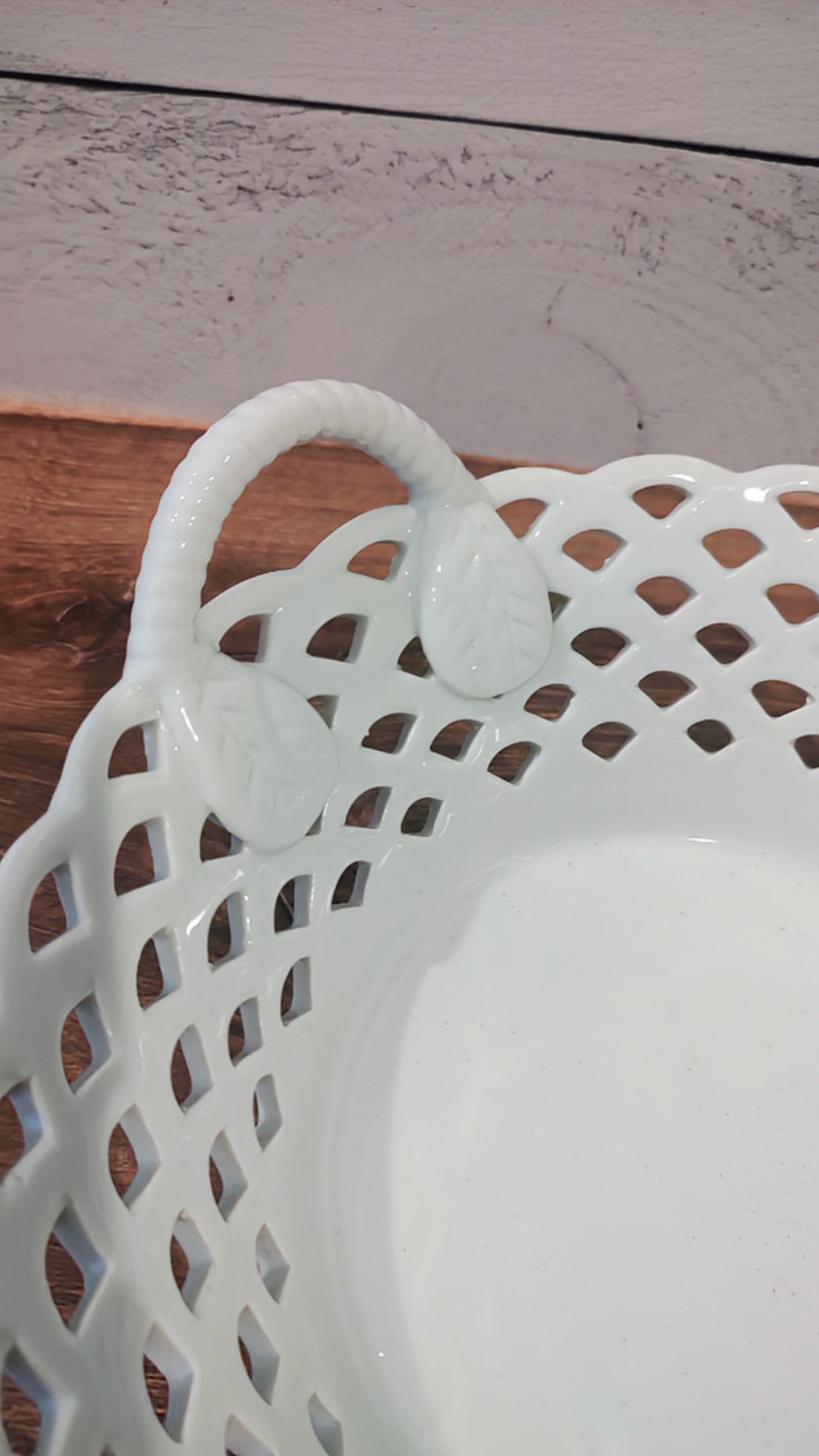 White Lattice Ceramic Fruit Bowl