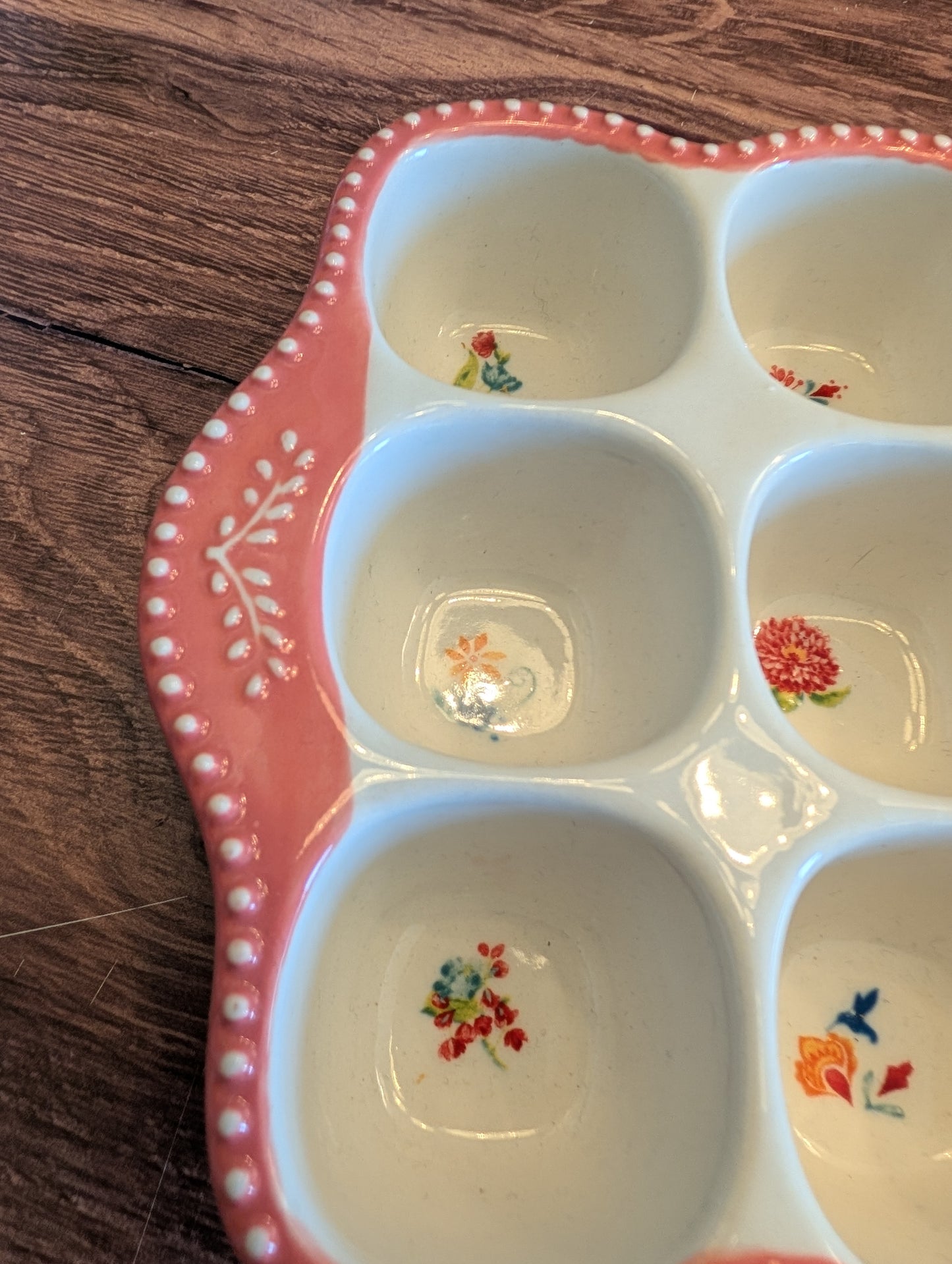 Pioneer Woman Twelve Egg Holder