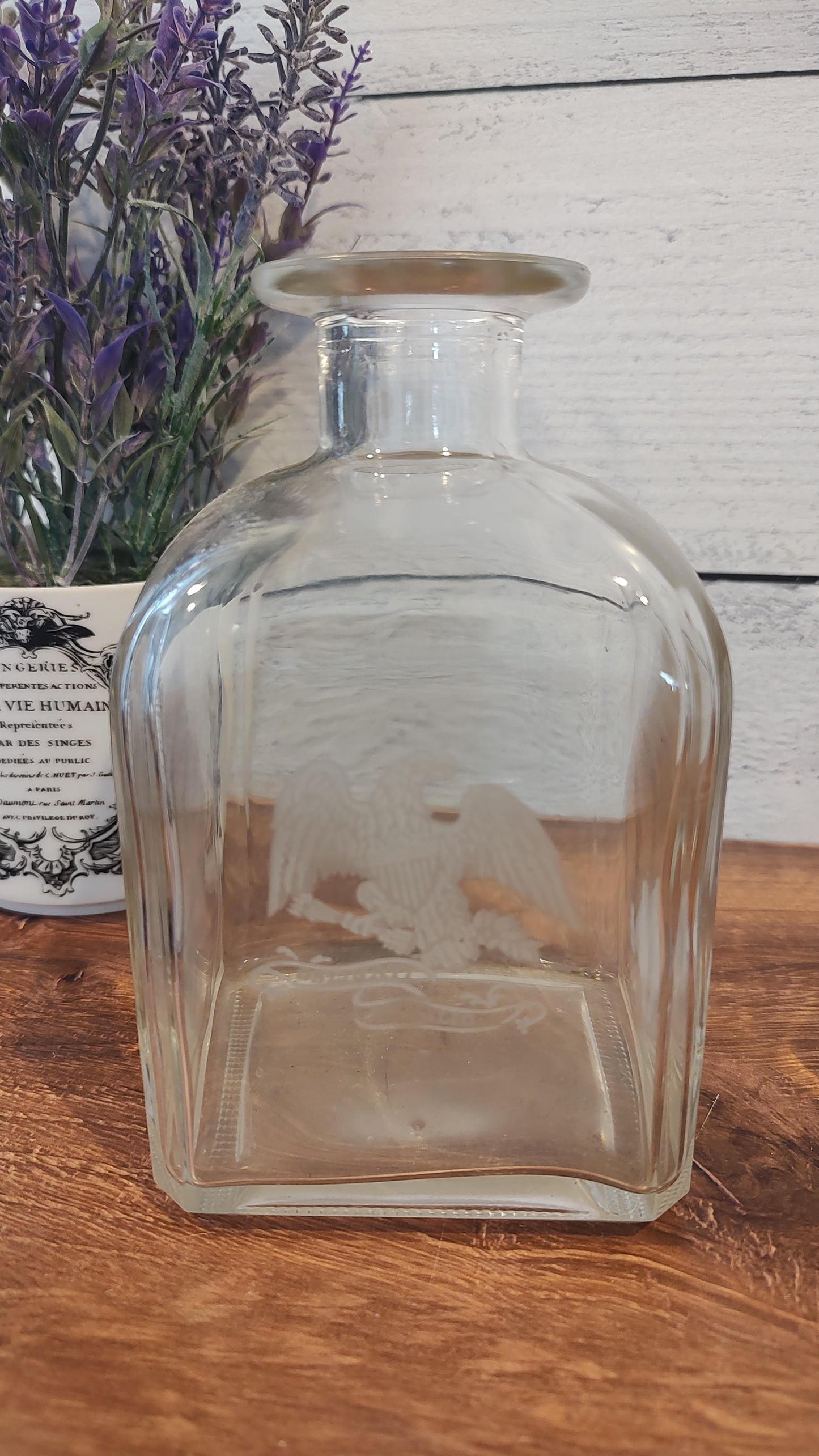 Eagle Embossed Decanter (no topper)