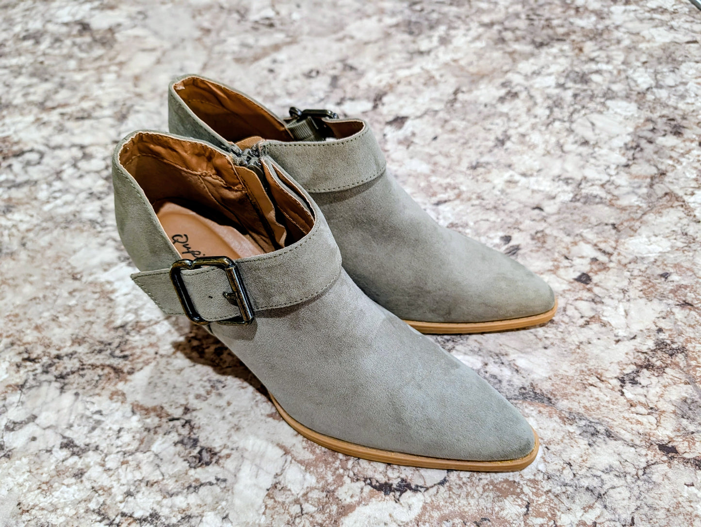 Qupid Sweude Ankle Boots (Size 7.5)