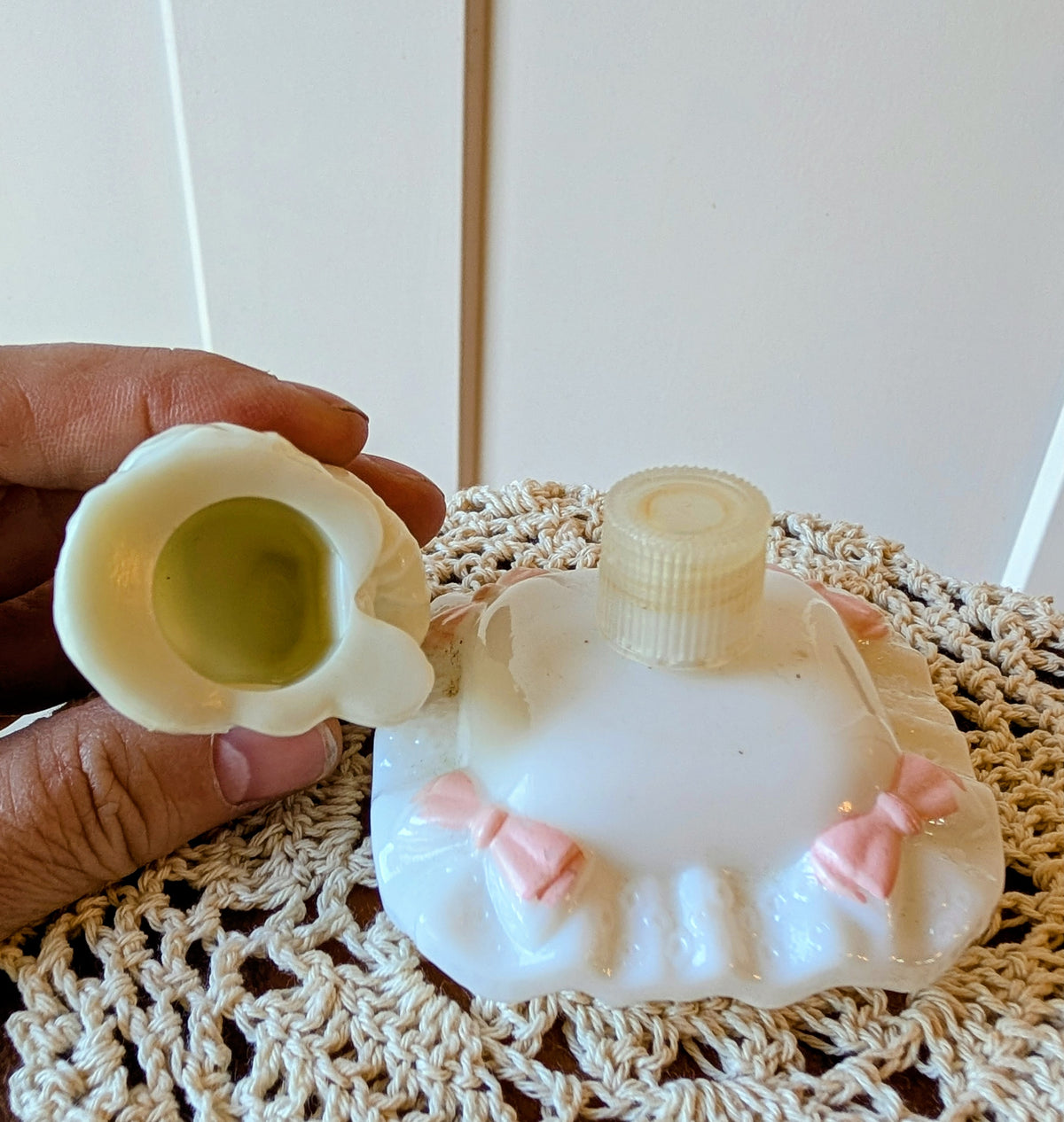 Sitting Pretty Avon Cat on a Pillow Cologne Bottle