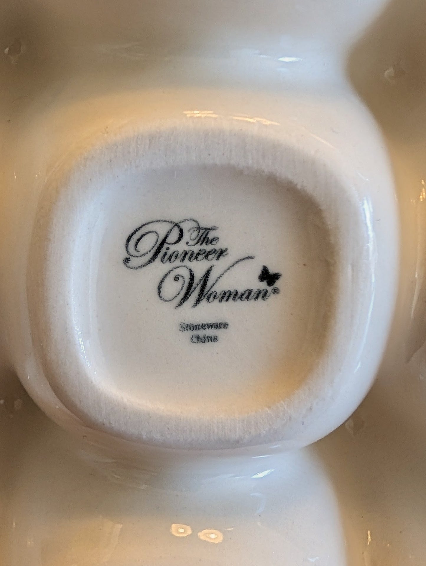 Pioneer Woman Twelve Egg Holder