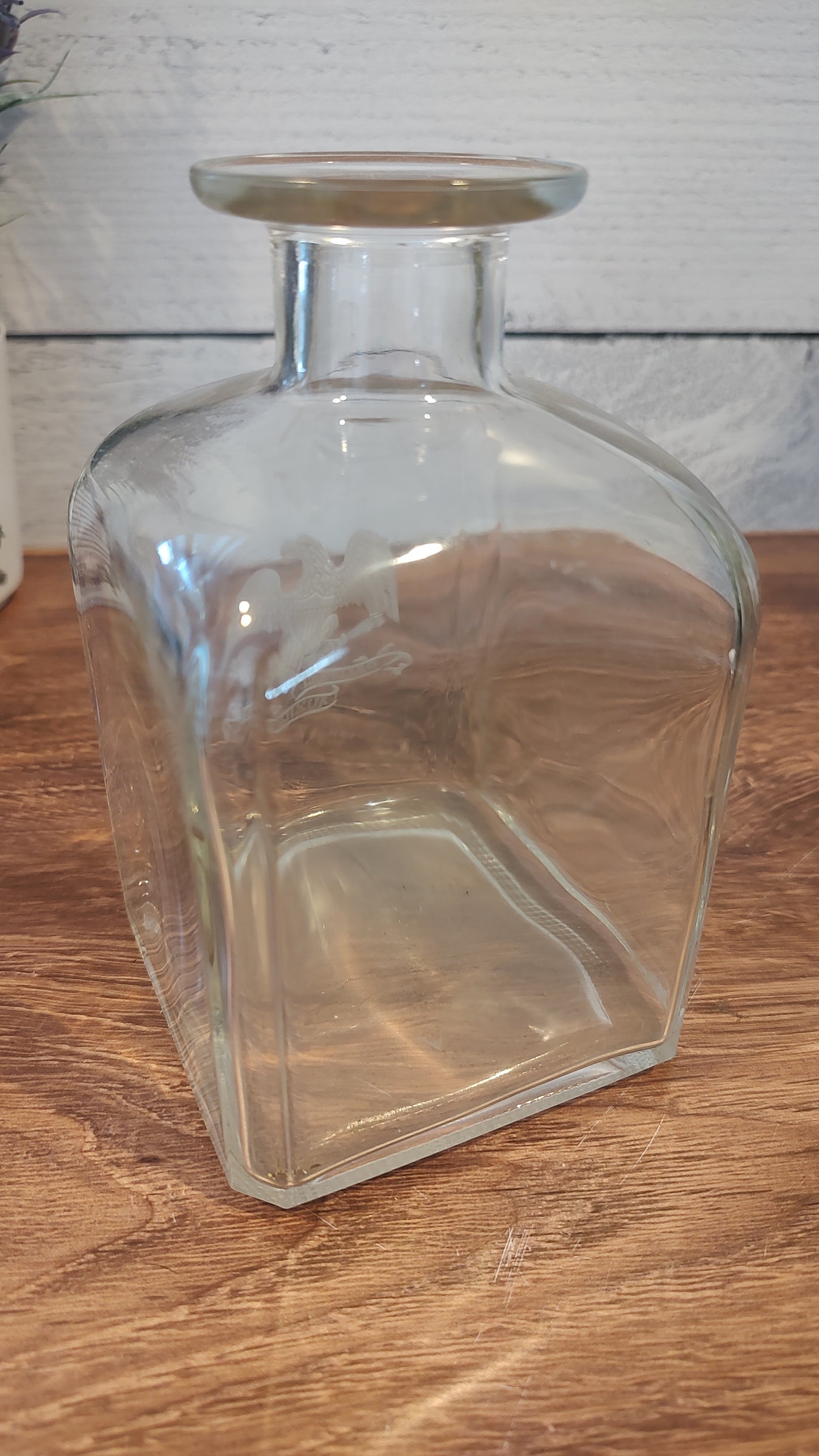 Eagle Embossed Decanter (no topper)