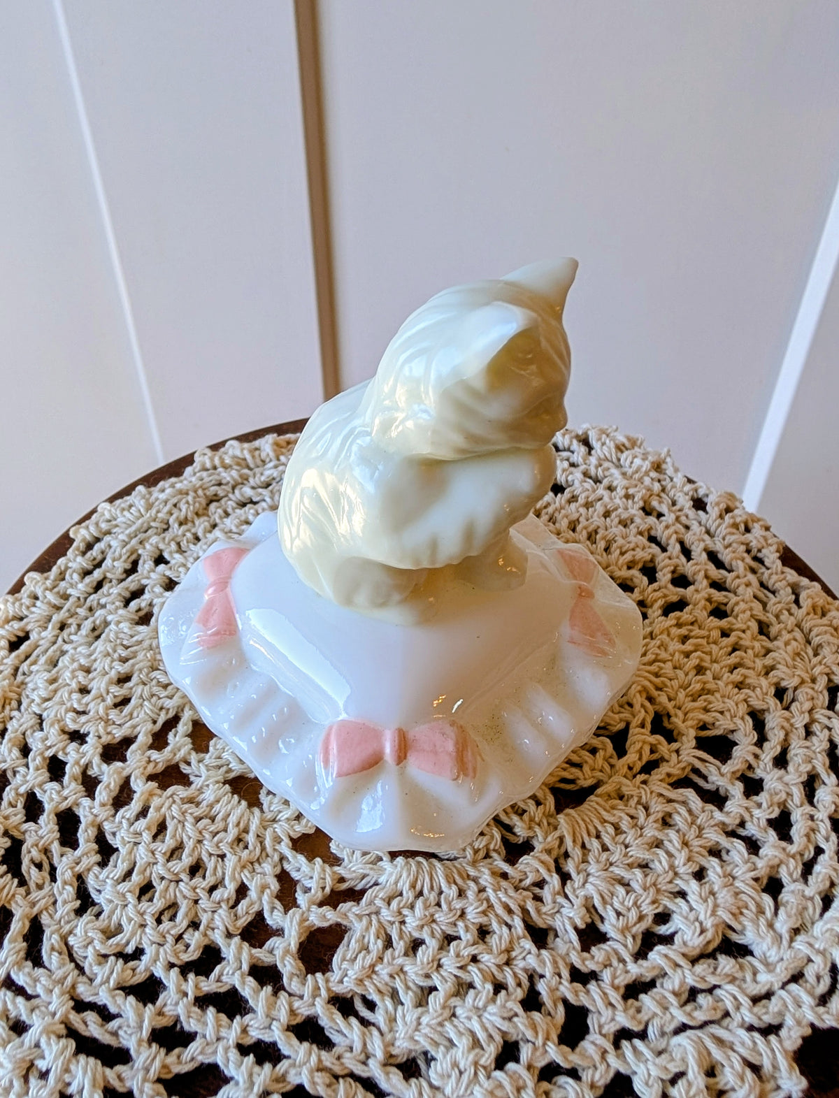 Sitting Pretty Avon Cat on a Pillow Cologne Bottle