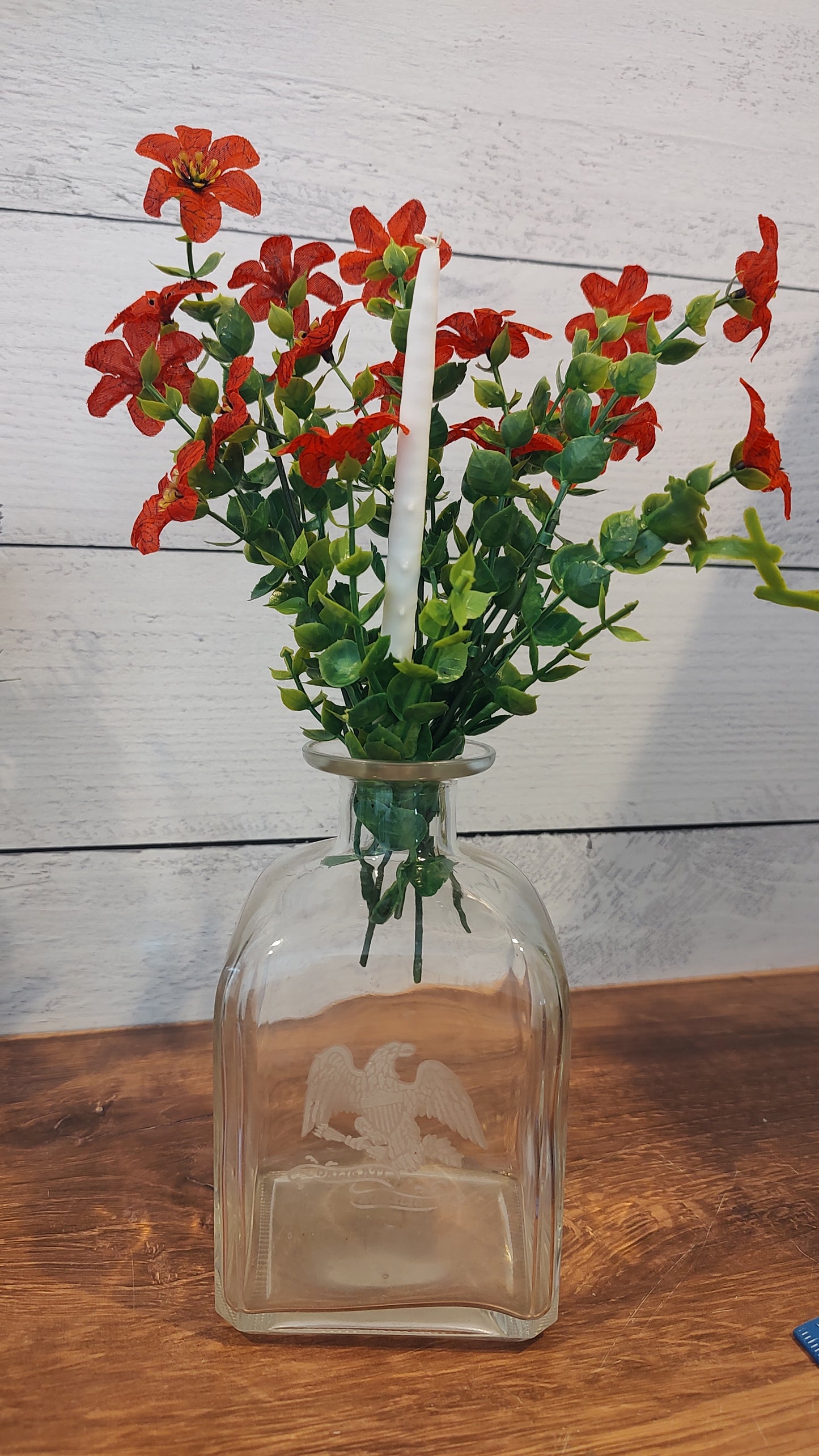 Eagle Embossed Decanter (no topper)