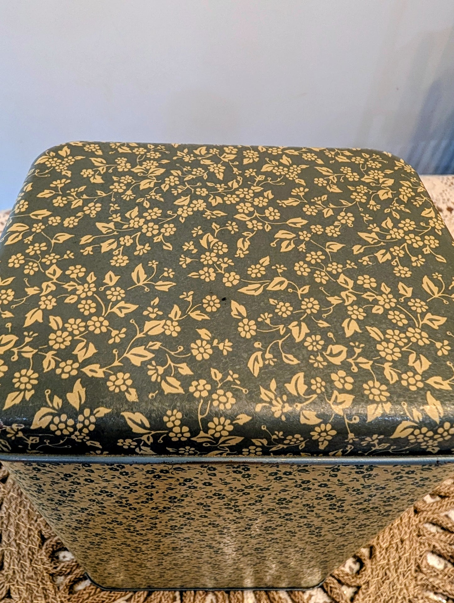 Potpourri Press Canister with Lid