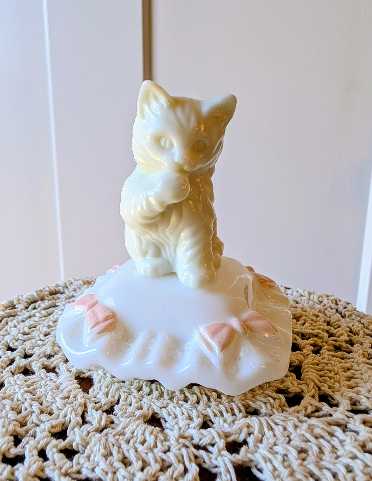 Sitting Pretty Avon Cat on a Pillow Cologne Bottle