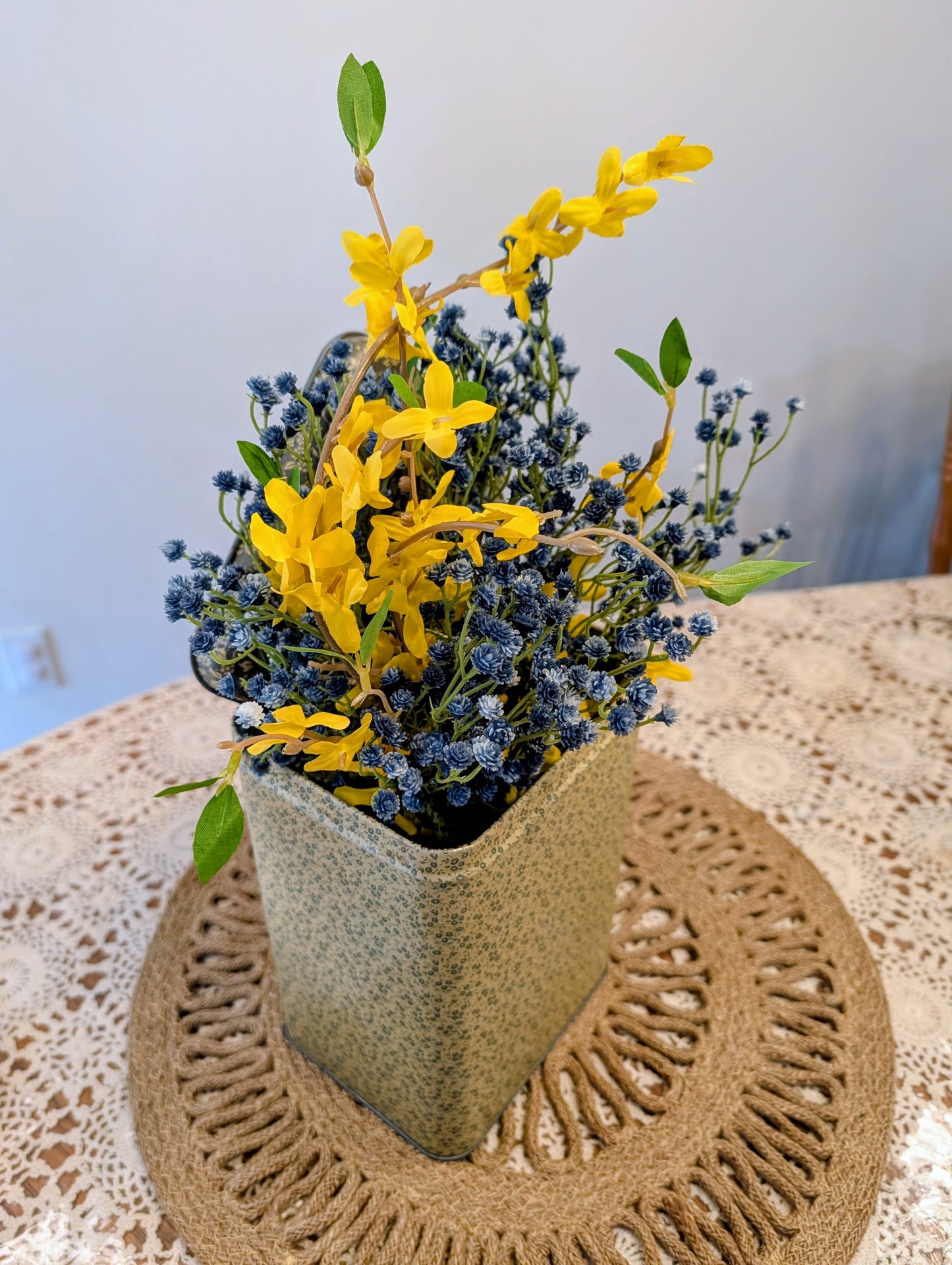 Potpourri Press Canister with Lid