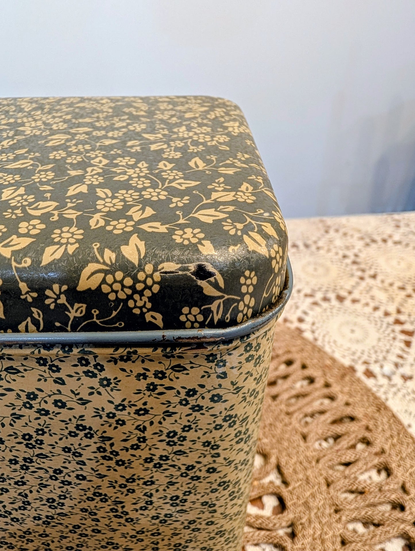 Potpourri Press Canister with Lid