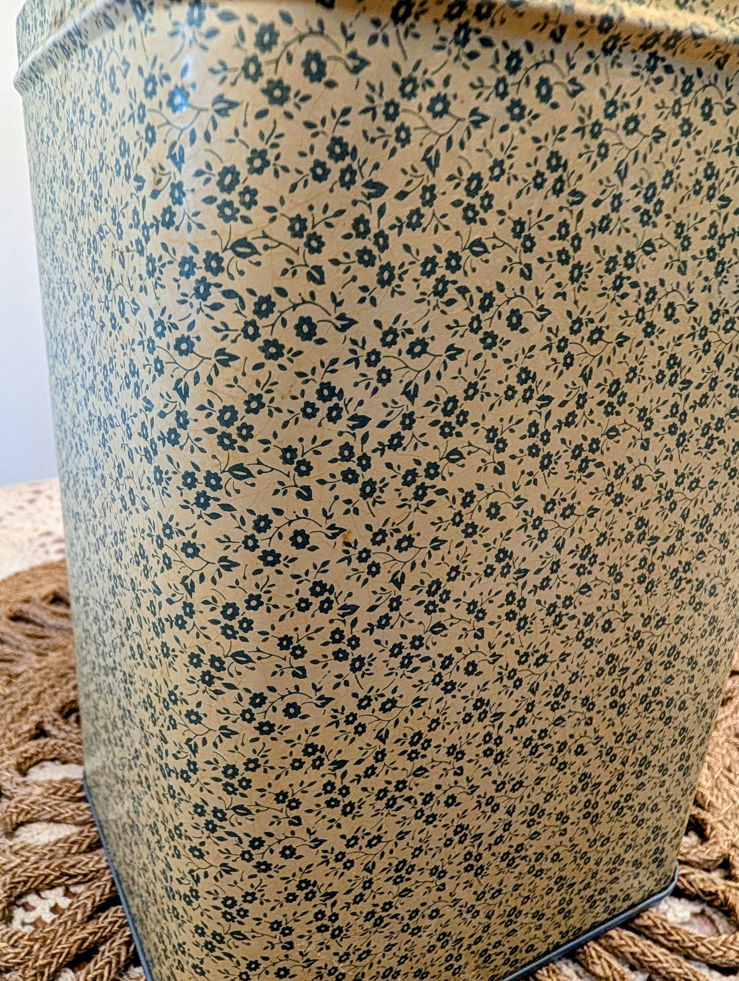 Potpourri Press Canister with Lid