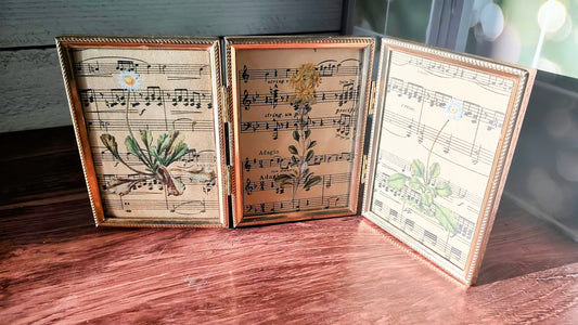 Vintage Trifold Gold Frame w/Art